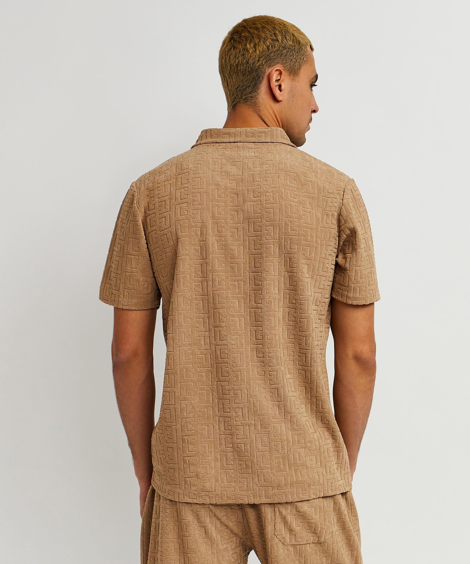 Towel Short Sleeve Embossed Pattern Button Down Shirt - Rust